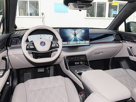 2025 BYD Tang DM-i Image 14